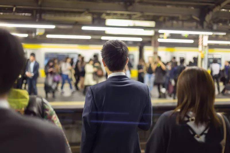 汽车vs地铁比赛直播视频,谁才是城市通勤的真正冠军? 汽车vs地铁比赛直播视频,谁才是城市通勤的真正冠军?